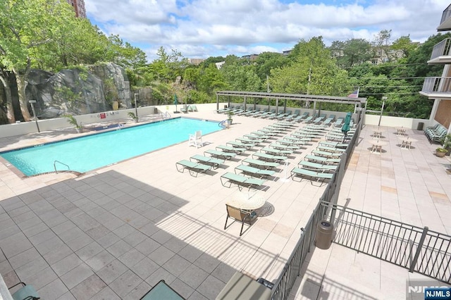 250 Gorge Rd Unit 12F, Cliffside Park, NJ 07010 - view of community pool