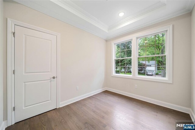 16 Coles Ct, River Edge, NJ 07661 - spare room with crown molding, baseboards, dark wood-type flooring, a tray ceiling, and recessed lighting