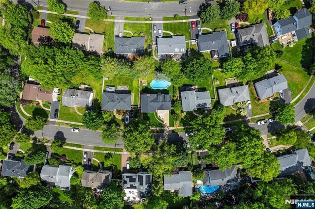 16 Coles Ct, River Edge, NJ 07661 - aerial view of property and surrounding area with nearby suburban area