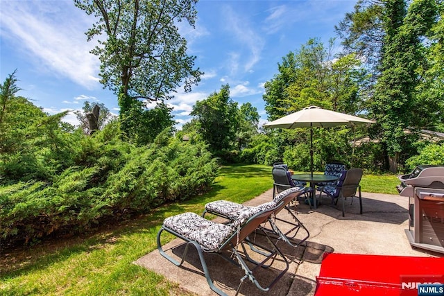 16 Dalewood Rd, Wayne, NJ 07470 - view of patio with grilling area and outdoor dining area