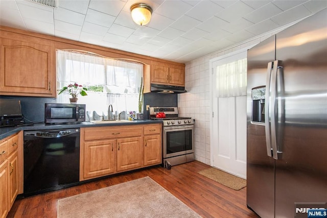 16 Dalewood Rd, Wayne, NJ 07470 - kitchen with stainless steel appliances, under cabinet range hood, a sink, dark countertops, and dark wood-style floors