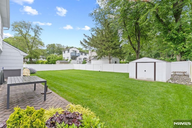 4 Kimberly Way, River Edge, NJ 07661 - view of yard with a patio