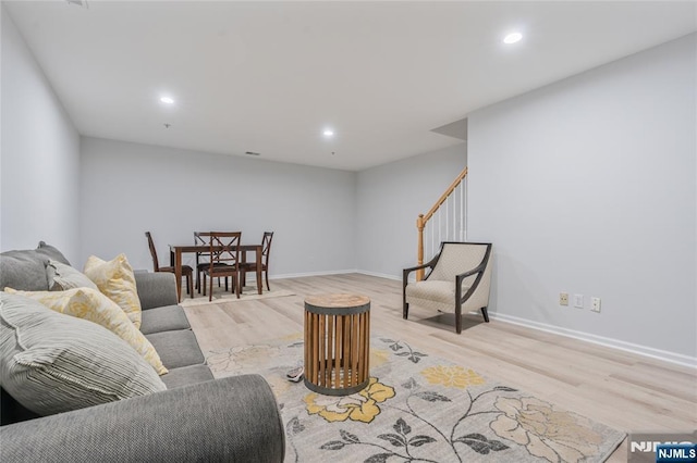 708 Wendover Ct, Randolph Township, NJ 07869 - living room featuring light wood-style floors, recessed lighting, and baseboards