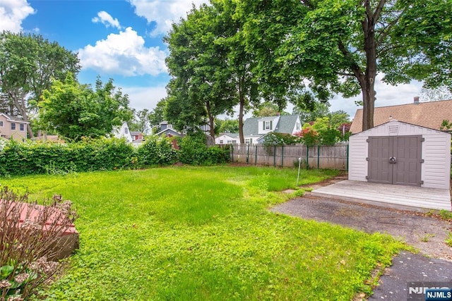 57 Burnside, Wanaque, NJ 07420 - view of yard featuring a residential view