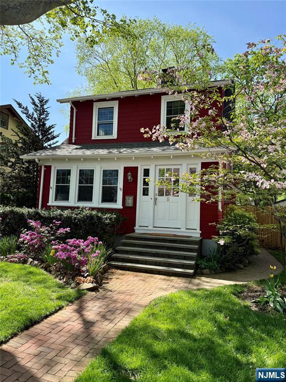 5 Laurel Pl, Glen Ridge, NJ 07028 - view of front of home featuring entry steps