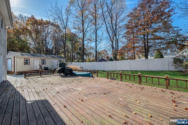 8 Carlisle Ct, Edison, NJ 08817 - wooden terrace featuring an outbuilding