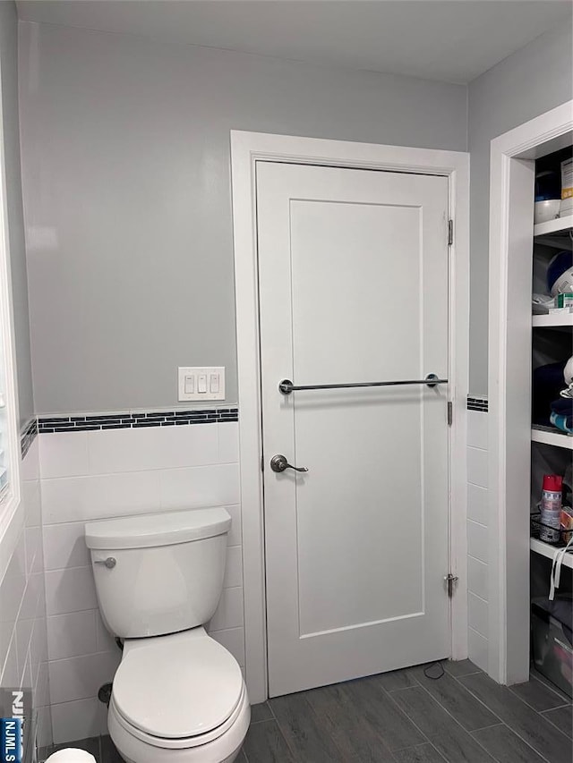 625 Roberge Dr, River Vale, NJ 07675 - bathroom featuring tile walls, toilet, and a wainscoted wall