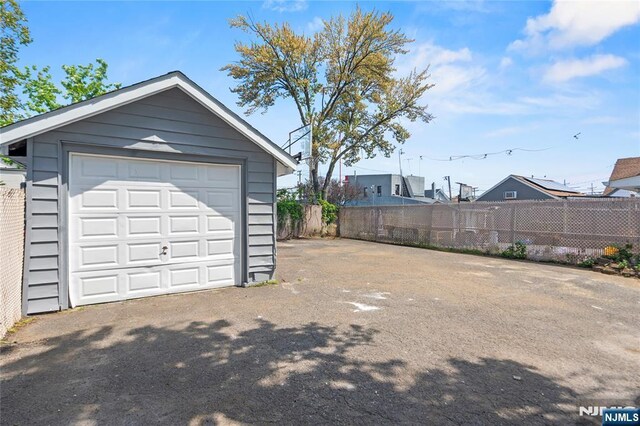 190 Washington Ave, Hackensack, NJ 07601 - detached garage featuring asphalt driveway