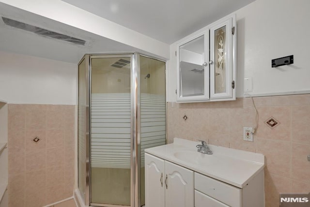 497 Oakdene Ave, Ridgefield, NJ 07657 - full bath featuring tile walls, a shower stall, and vanity