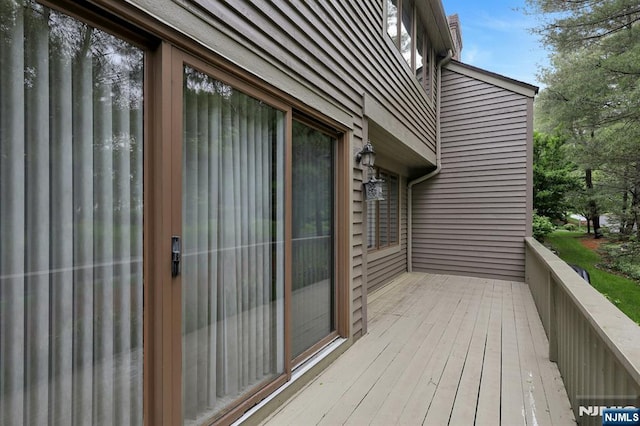 65 Cummings Ct, Mahwah, NJ 07430 - view of wooden deck