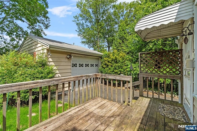9 Rutan Pl, Bloomfield, NJ 07003 - deck with a detached garage and an outdoor structure