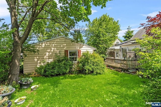 9 Rutan Pl, Bloomfield, NJ 07003 - view of grassy yard featuring a wooden deck