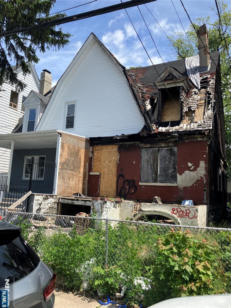 161 12th St, Newark, NJ 07107 - view of front of property with a chimney