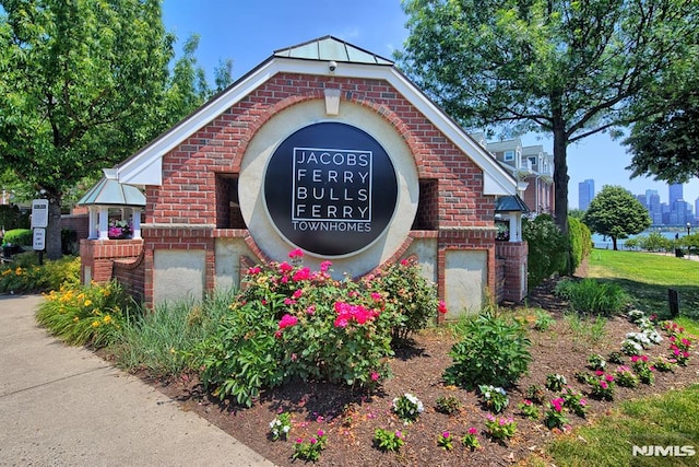 274 Roslyn Ct, West New York, NJ 07093 - view of community / neighborhood sign