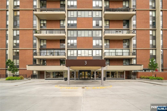 3 Horizon Unit 801, Fort Lee, NJ 07024 - view of apartment building / complex with uncovered parking