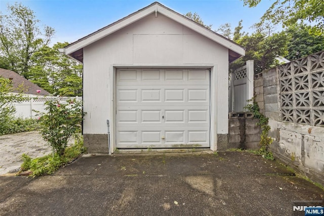 21 Berkeley Ave, Belleville, NJ 07109 - detached garage with driveway