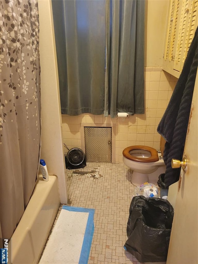 55 James, Bloomfield, NJ 07003 - full bath with toilet, tile walls, and shower / tub combo with curtain