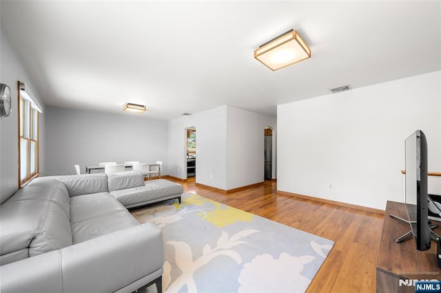 67 Short Pl, Cresskill, NJ 07626 - living area featuring arched walkways, wood finished floors, and baseboards