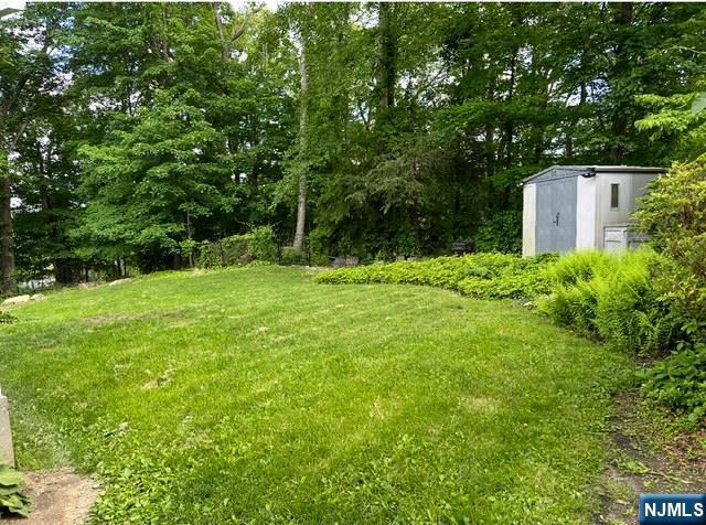 128 Up High Crest Rd, West Milford, NJ 07480 - view of green lawn