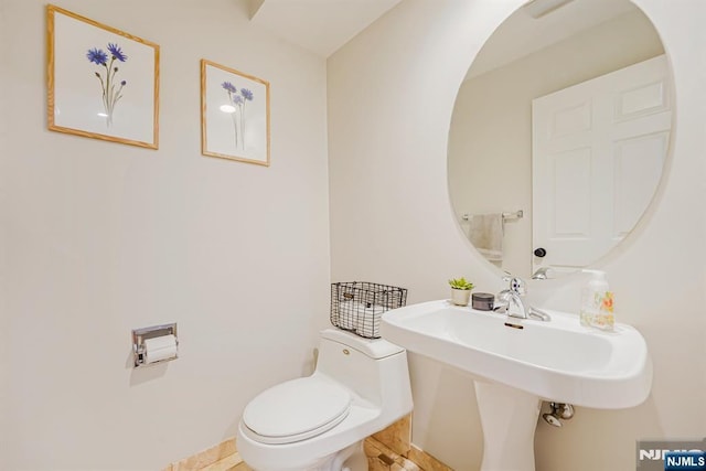 101 Royal Ave Unit 40, Hawthorne, NJ 07506 - bathroom featuring toilet and baseboards