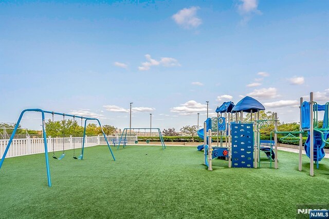 200 Winston Unit 2912, Cliffside Park, NJ 07010 - view of community play area