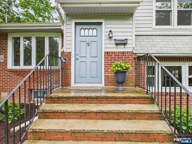 440 Albin Ct, Ridgewood, NJ 07450 - entrance to property with brick siding