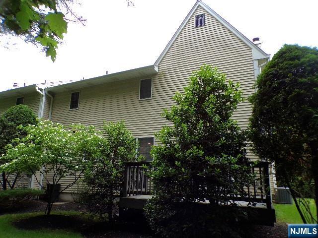 20 Carriage Ln, Ridgewood, NJ 07450 - view of side of home