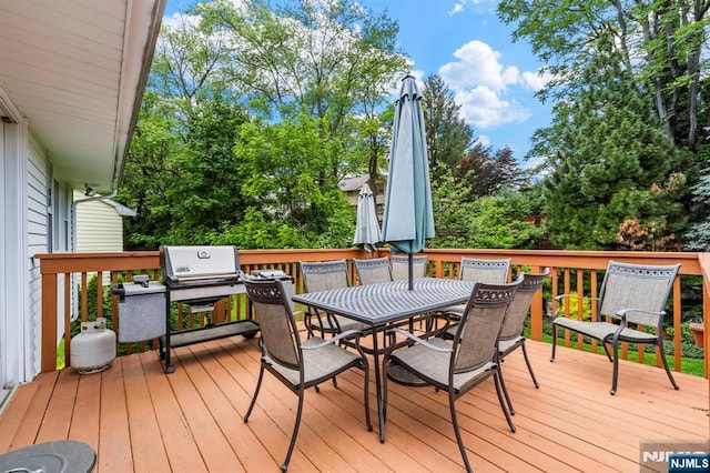 9 E Brook Dr, Paramus, NJ 07652 - wooden deck featuring outdoor dining space