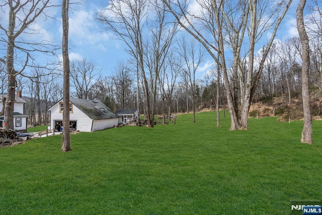 18 Edge Hill Rd, Blairstown, NJ 07825 - view of grassy yard featuring an outdoor structure
