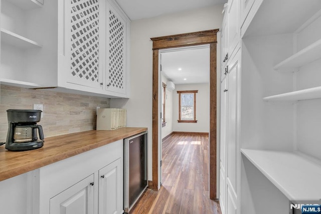 18 Edge Hill Rd, Blairstown, NJ 07825 - bar featuring light wood-style floors, backsplash, and recessed lighting