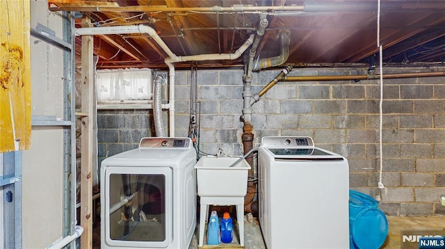 336 Ridgewood Blvd, Twp Of Washington, NJ 07676 - laundry room featuring separate washer and dryer