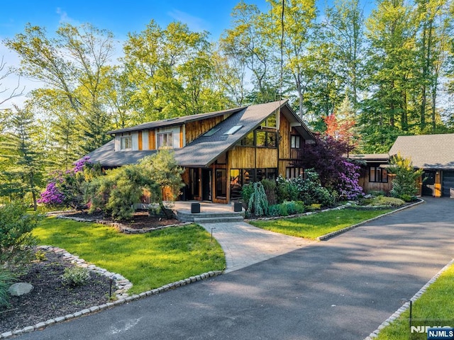 18 Lomas Ln, Montvale, NJ 07645 - view of front facade with a front lawn and asphalt driveway