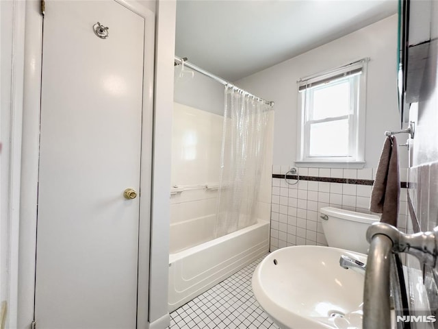 51 Minnehaha Blvd, Par-Troy Hills Twp, NJ 07034 - full bath featuring shower / tub combo with curtain, tile patterned floors, tile walls, toilet, and a wainscoted wall