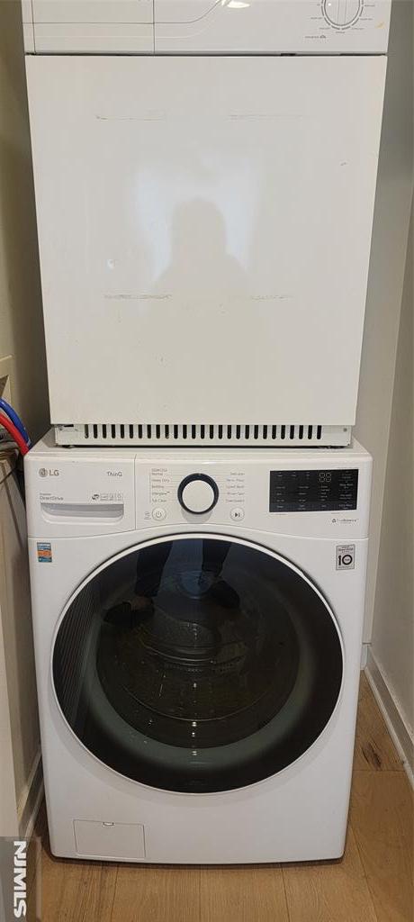 800 12th St Unit 207, Palisades Park, NJ 07650 - laundry area with washer / clothes dryer and baseboards