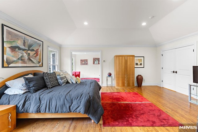 6 Lauren Pond Ct, Demarest, NJ 07627 - bedroom with vaulted ceiling, ornamental molding, wood finished floors, baseboards, and recessed lighting
