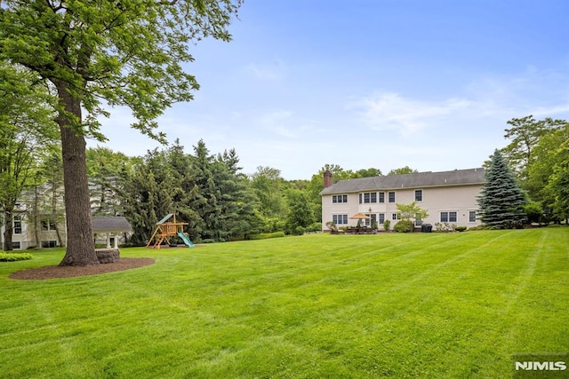 6 Lauren Pond Ct, Demarest, NJ 07627 - view of green lawn featuring a playground