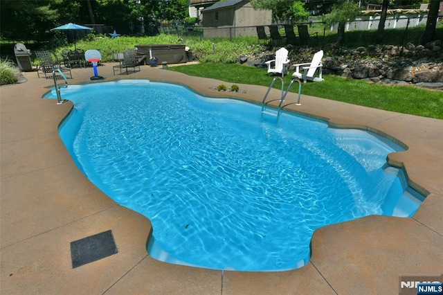 126 Darrow Dr, North Haledon, NJ 07508 - view of pool with a hot tub and a patio area