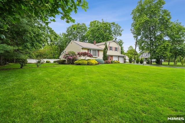 526 Cleveland Ave, River Vale, NJ 07675 - tri-level home featuring an attached garage, a front lawn, a chimney, and a gambrel roof