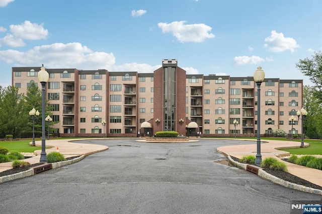 1360 Hamburg Tpke Unit 702, Wayne, NJ 07470 - view of apartment building / complex