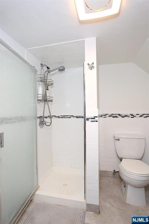 1154 Summit Ave, Teaneck, NJ 07666 - full bath featuring a stall shower and toilet