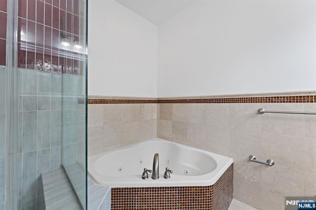 52 Myrtle Ave Unit B, Edgewater, NJ 07020 - bathroom featuring a whirlpool tub