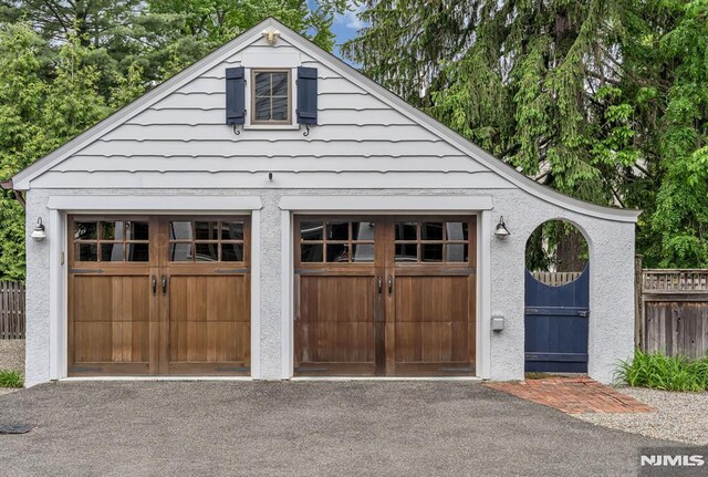 173 Sheridan Ave, Ho-Ho-Kus, NJ 07423 - view of garage
