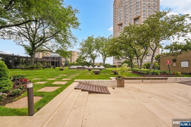 7004 E Kennedy Blvd Unit 28C, Guttenberg, NJ 07093 - surrounding community featuring a lawn