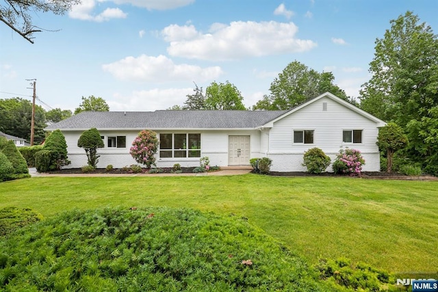 444 Black Oak Ridge Rd, Wayne, NJ 07470 - ranch-style house with a front yard and brick siding