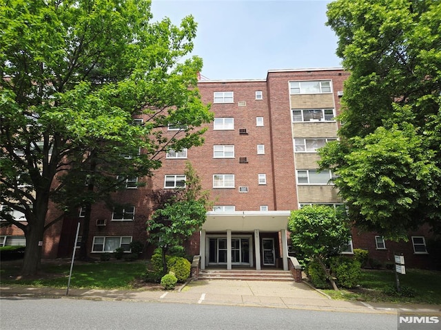 1575 Center Ave Unit 4B, Fort Lee, NJ 07024 - view of building exterior