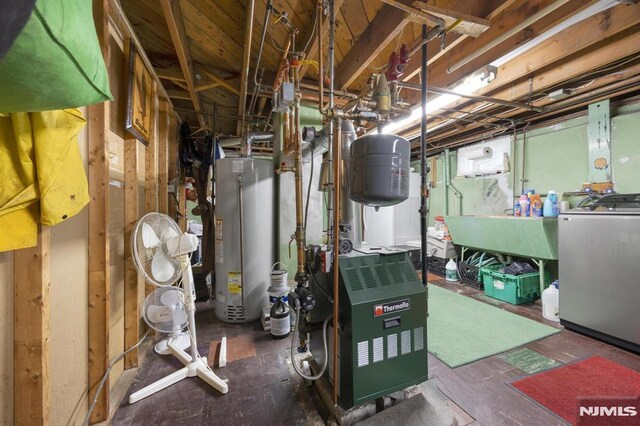 101 Pasadena Pl, Hawthorne, NJ 07506 - utilities with water heater, washer / dryer, and a heating unit