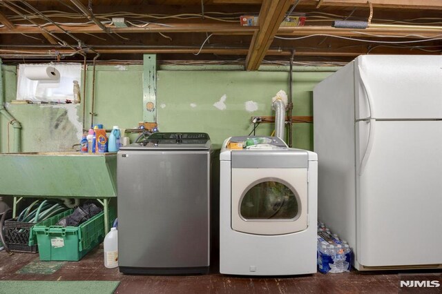 101 Pasadena Pl, Hawthorne, NJ 07506 - laundry area with washing machine and clothes dryer