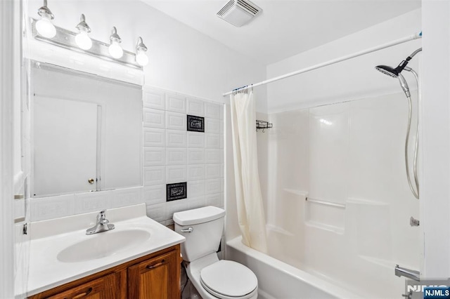 239 40th St Unit C0007, Irvington, NJ 07111 - full bath featuring toilet, vanity, and shower / bath combo with shower curtain