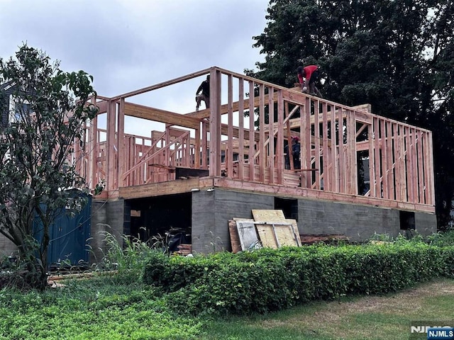 178 Leonard Pl, North Arlington, NJ 07031 - back of house with a wooden deck