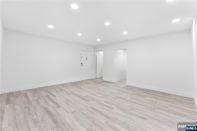 1111 River Rd Unit F25, Edgewater, NJ 07020 - empty room featuring light wood-style flooring, recessed lighting, and baseboards